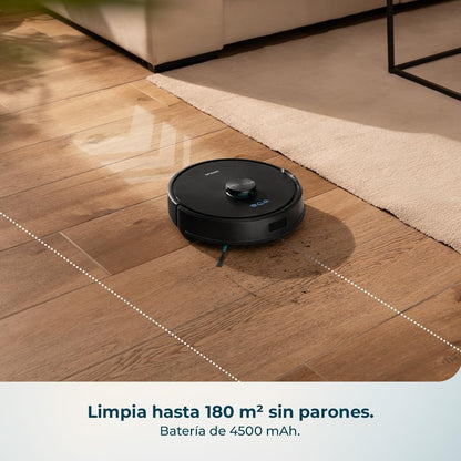 Robot aspirador limpiando suelo de madera